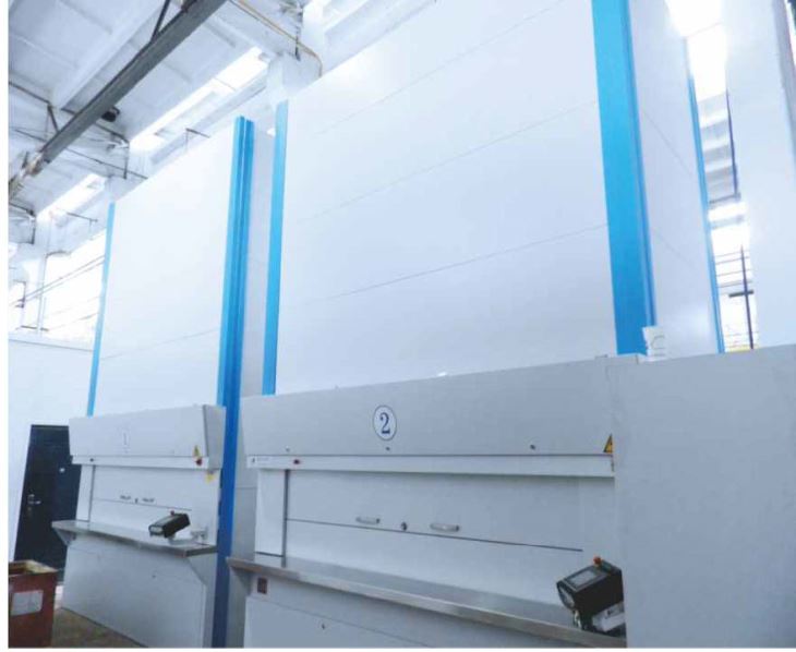 Vertical carousel storage system