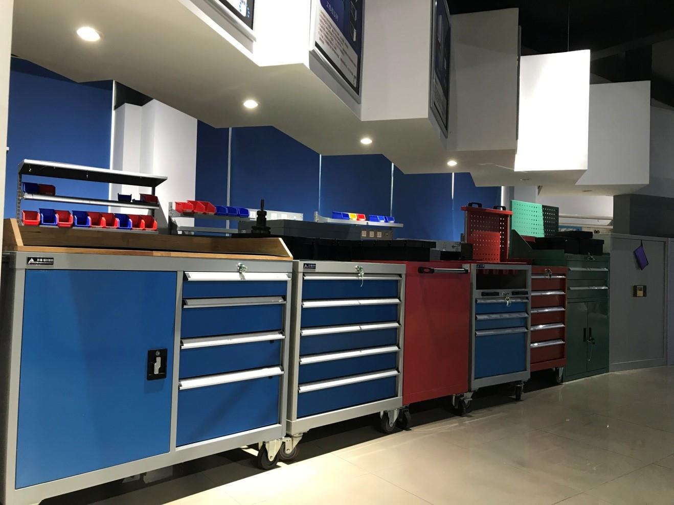 rolling tool cabinet